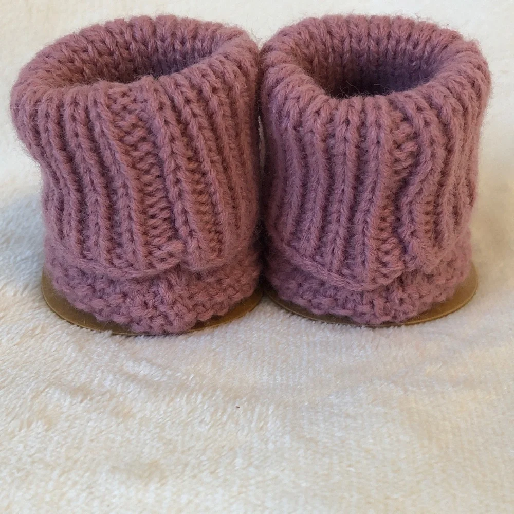 Gap Baby Girl Knit Booties with Ribbed Cuff in Lilac, New W/O Tags.